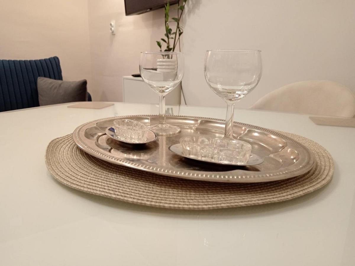 Red Square Apartment ปิโรต์ ภายนอก รูปภาพ