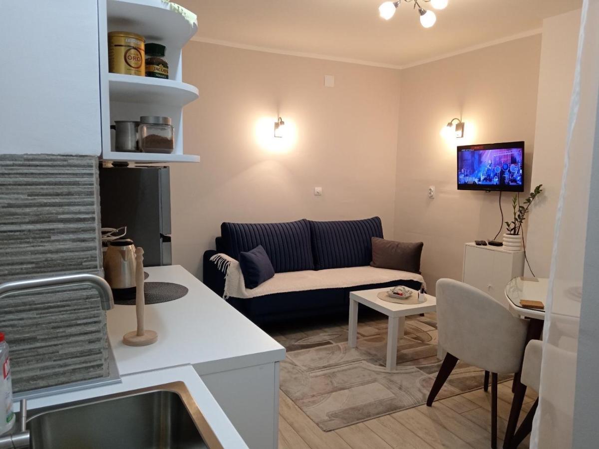 Red Square Apartment ปิโรต์ ภายนอก รูปภาพ