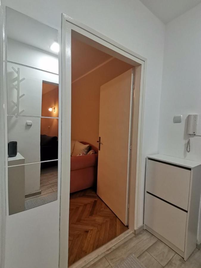 Red Square Apartment ปิโรต์ ภายนอก รูปภาพ