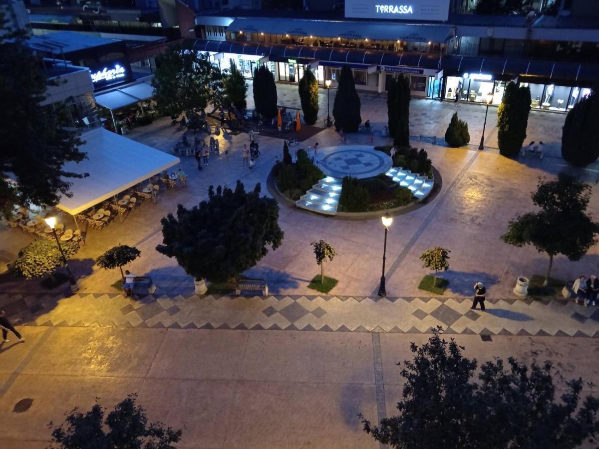 Red Square Apartment ปิโรต์ ภายนอก รูปภาพ