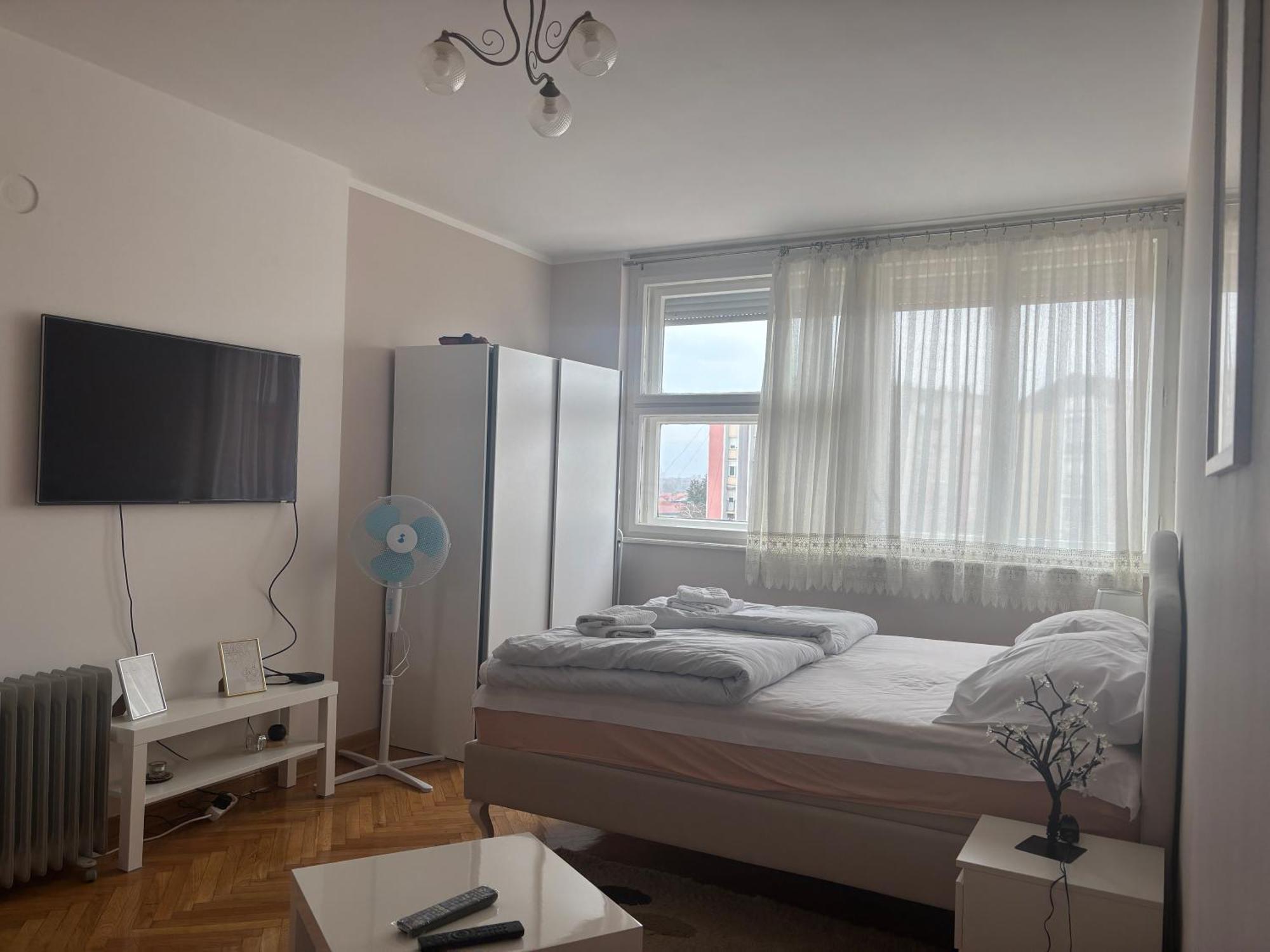 Red Square Apartment ปิโรต์ ภายนอก รูปภาพ