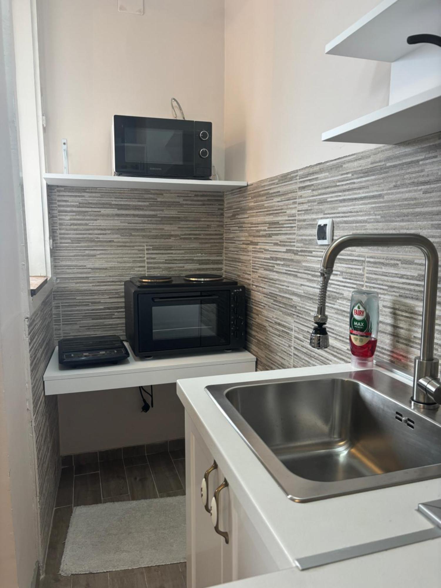 Red Square Apartment ปิโรต์ ภายนอก รูปภาพ