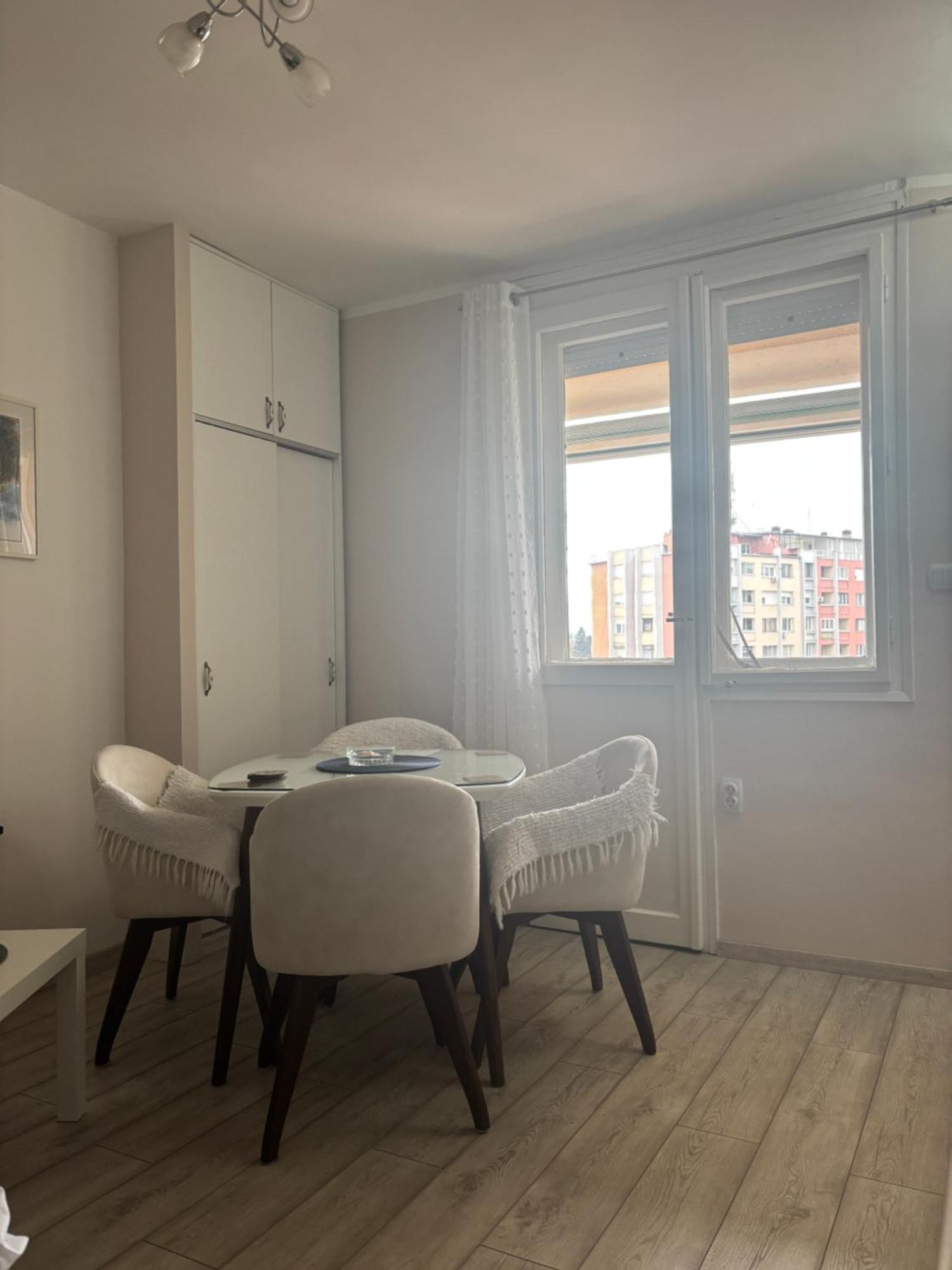 Red Square Apartment ปิโรต์ ภายนอก รูปภาพ